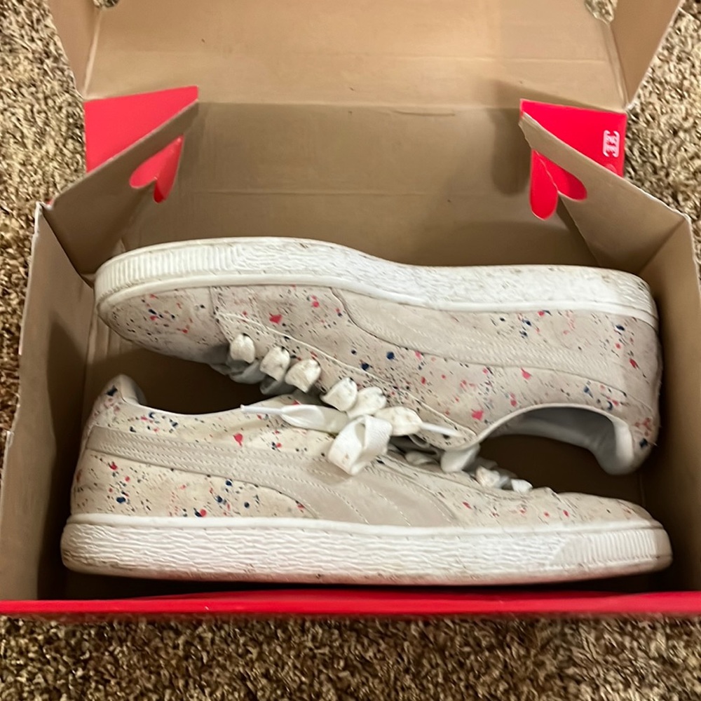 Speckled colorful pumas!